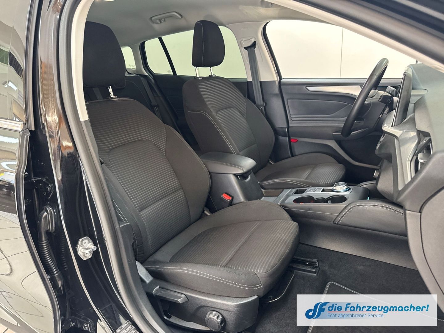 Fahrzeugabbildung Ford Focus Turnier Titanium X Sportpaket Navi Digital
