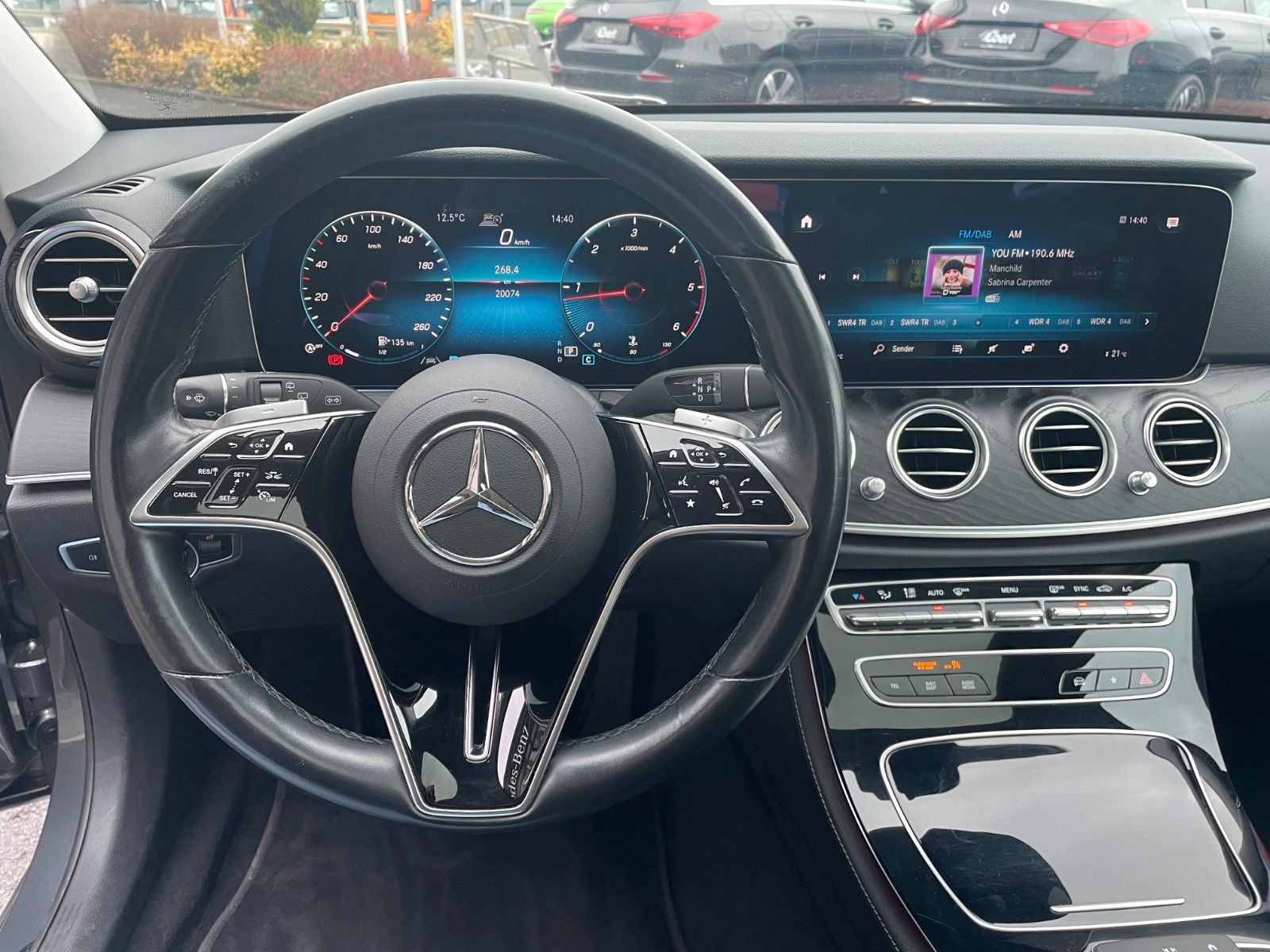 Fahrzeugabbildung Mercedes-Benz E 220 d T Pano+Ambiente+Distr+360°+Comand+DAB
