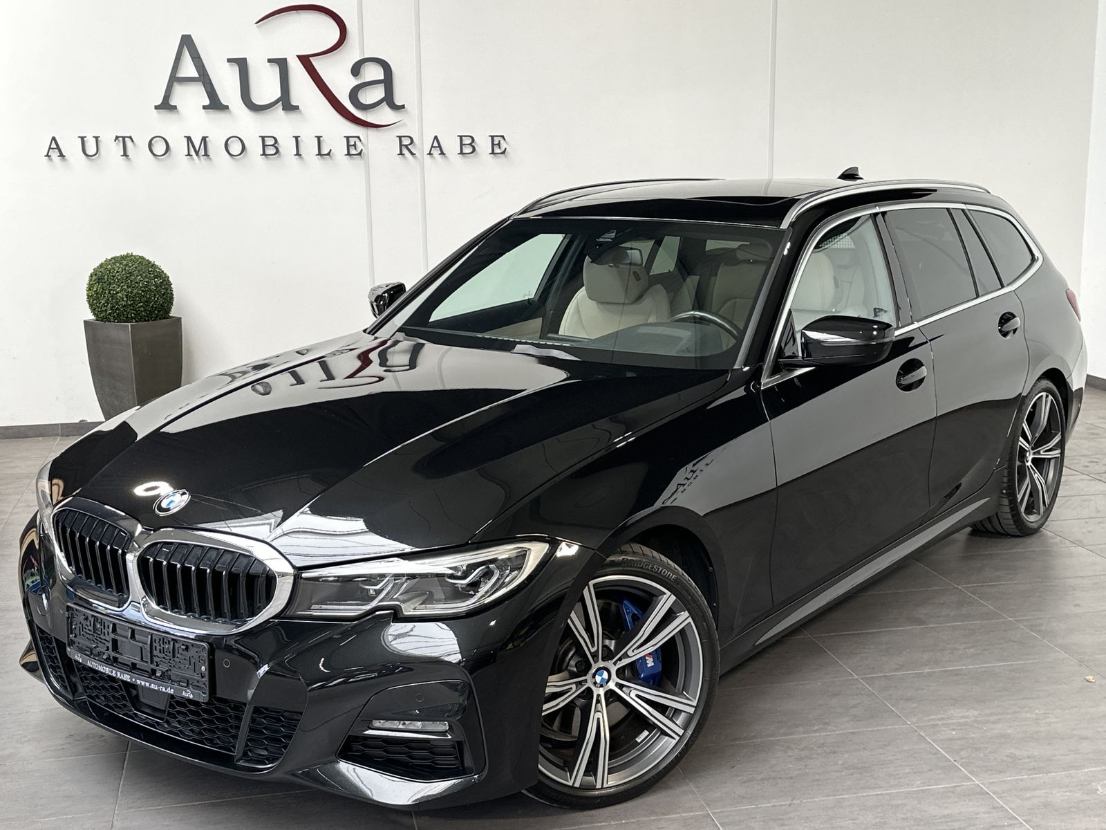 Fahrzeugabbildung BMW 330d Touring M-Sport NAV+LASER+ACC+HUD+PANO+19ZO