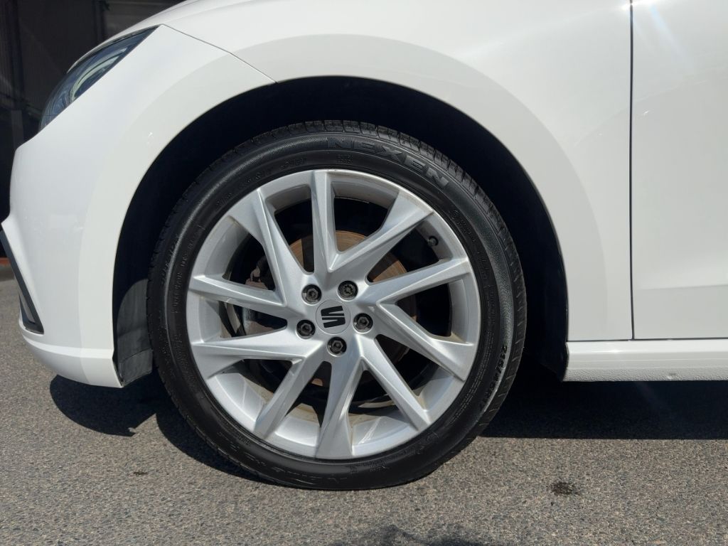 Fahrzeugabbildung SEAT Ibiza FR, Navi, Rückfahrkamera, LED Schweinwerfe