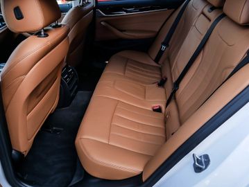 Fahrzeugabbildung BMW 520d xDrive Tour LEDER DRIVING-ASSIST INNOVATION
