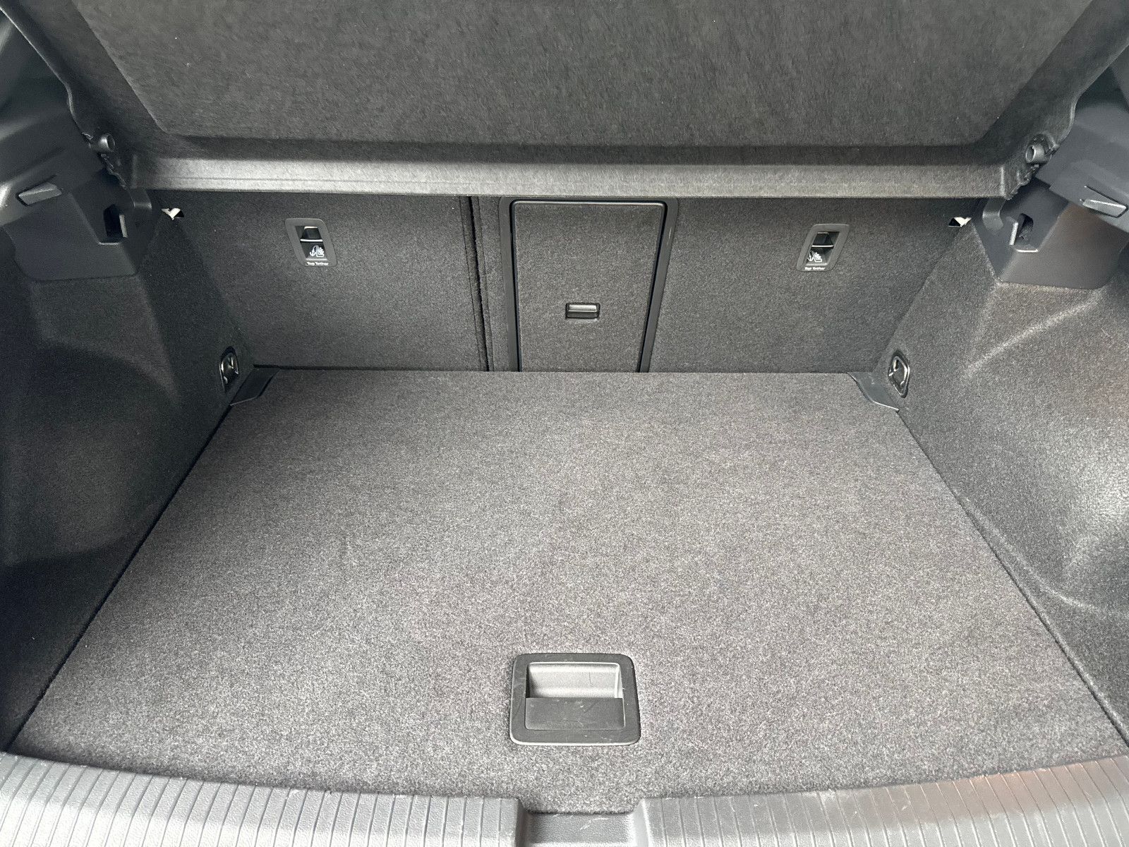 Fahrzeugabbildung Volkswagen T-Roc Black Style+ACC+NAVI+LED+AHK+DIGIT.TACHOw