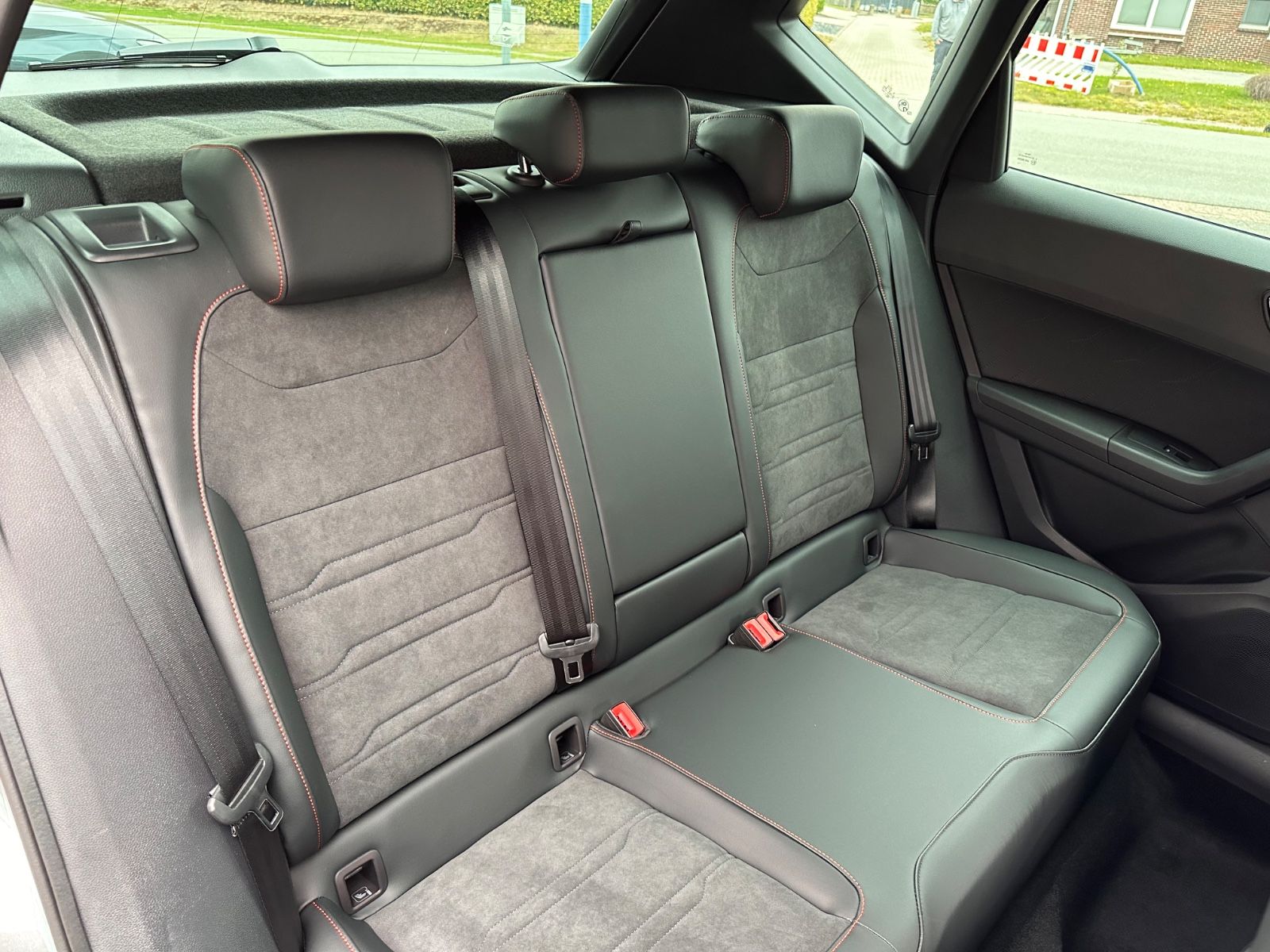 Fahrzeugabbildung SEAT Ateca FR 1.5 TSI DSG AHK/ACC/NAVI/LED/eHeck/SHZ