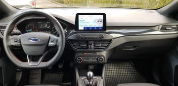 Fahrzeugabbildung Ford Focus Lim. ST-Line