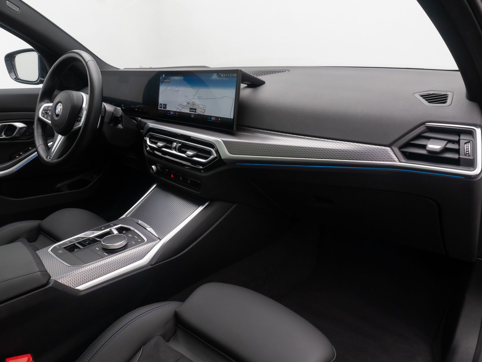 Fahrzeugabbildung BMW 330d xD M Sport DAB Kamera HUD Panorama HiFi 19"