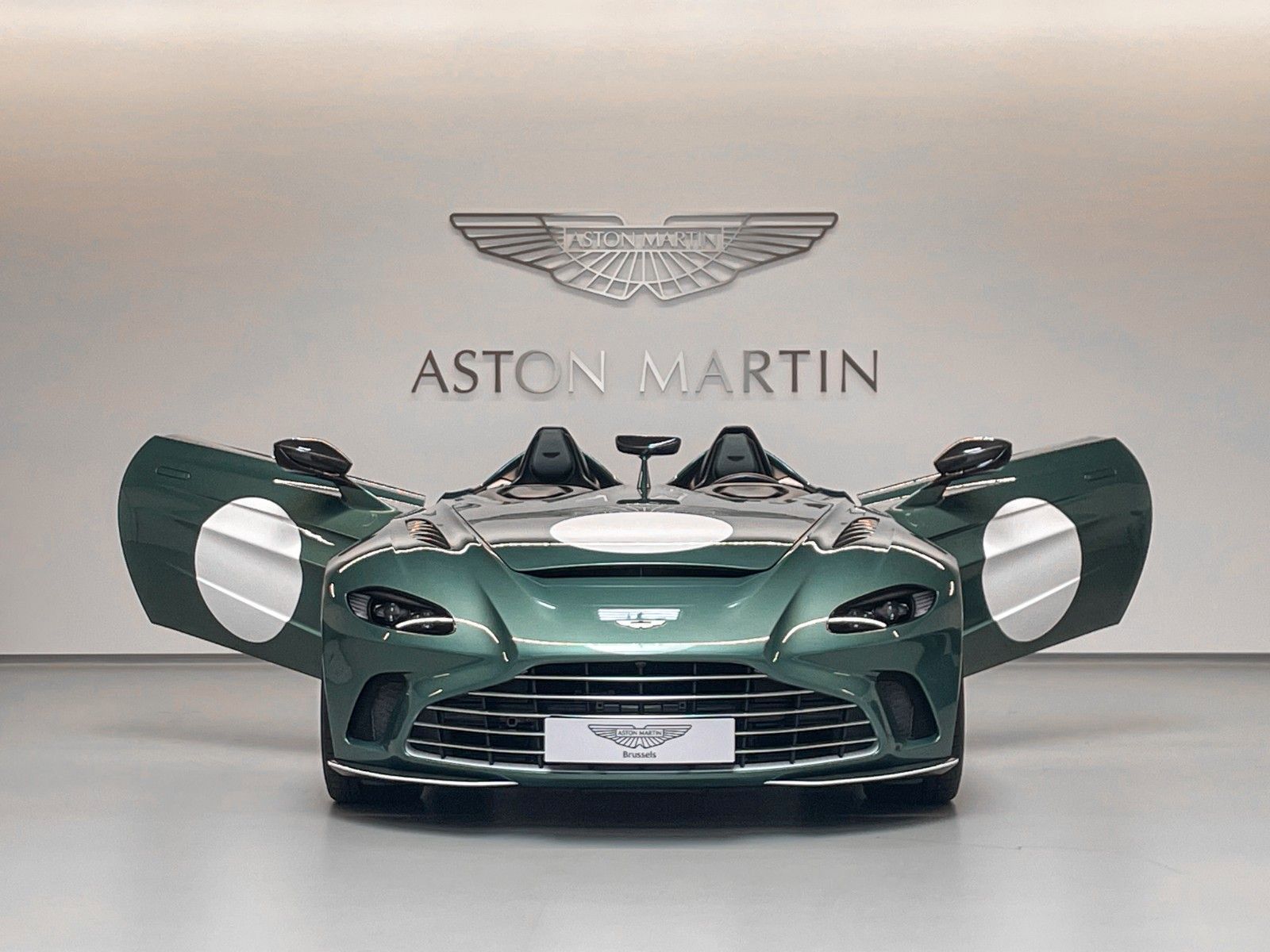 Aston Martin V12 Speedster imagem 2