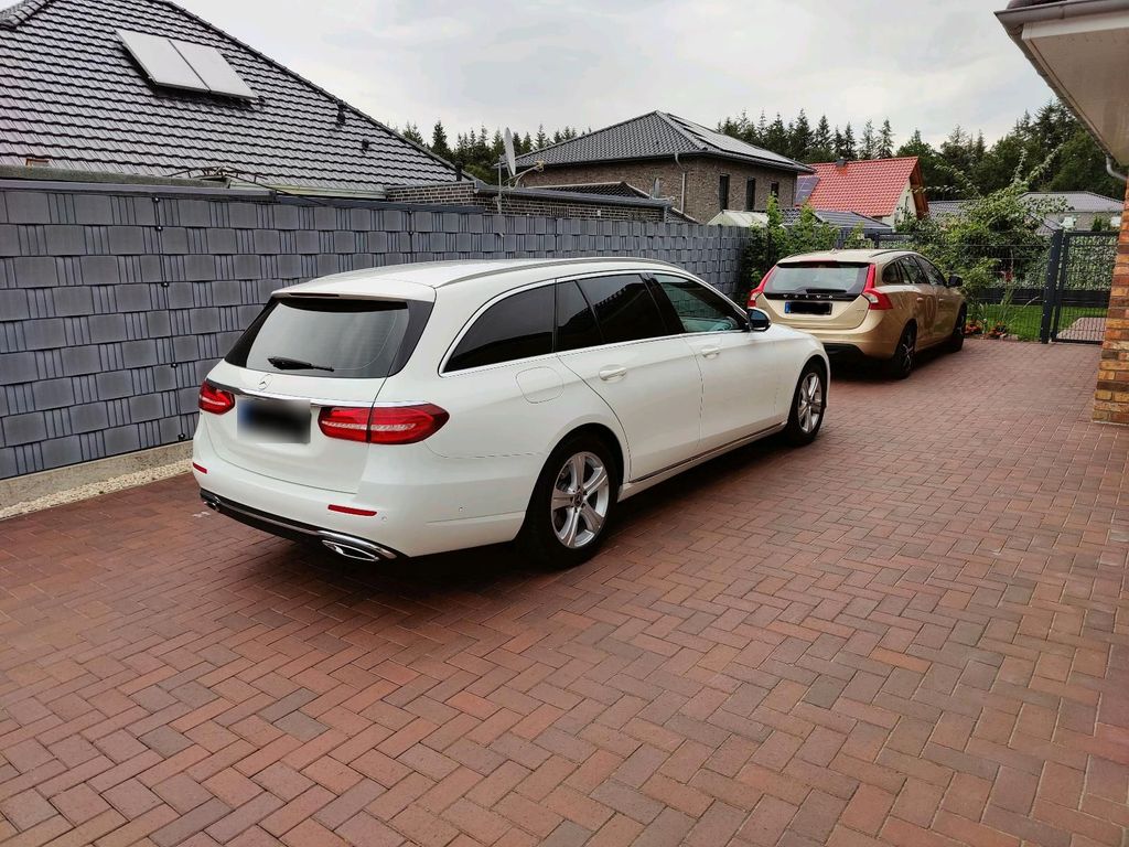 Image of Mercedes-Benz E 220