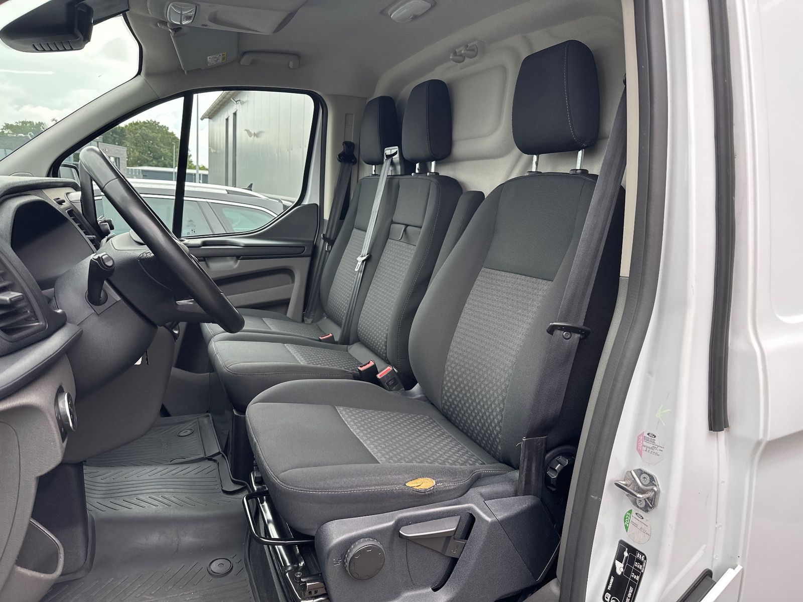 Fahrzeugabbildung Ford Transit Custom 280 L1H1 NAV+KAM+ACC+PDC+CARPLAY