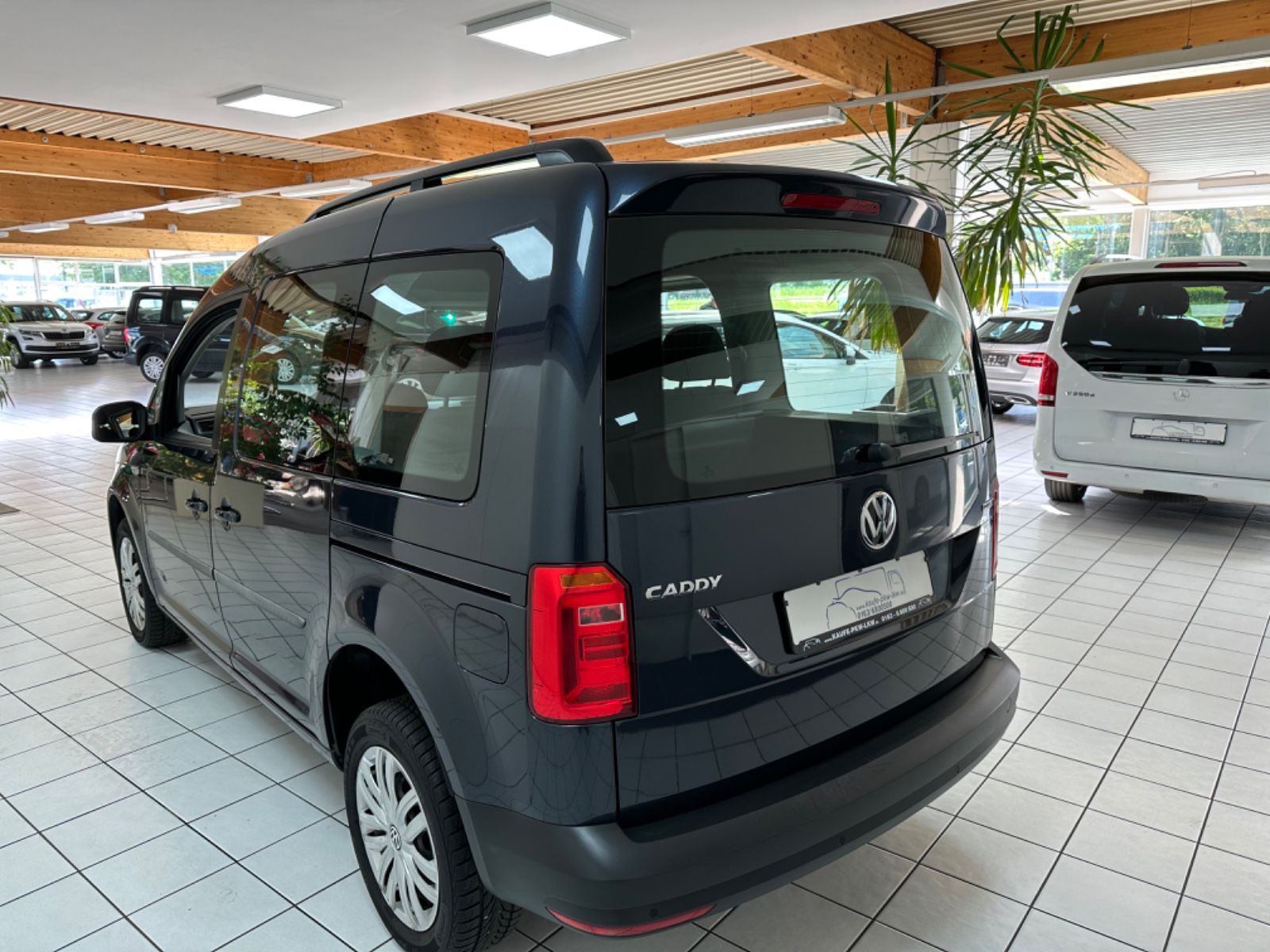 Fahrzeugabbildung Volkswagen Caddy Kombi Trendline BMT 4Motion