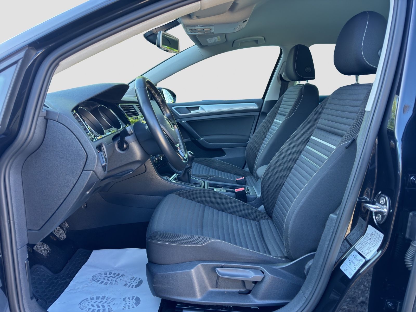 Fahrzeugabbildung Volkswagen Golf VII Lim. BMT/Klimaautom./Sitzhz./PDC/Tempo.