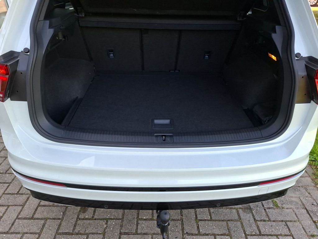 Tiguan 2.0 TSI R-Line 4Motion *DSG*AHK*PANO*BLAC