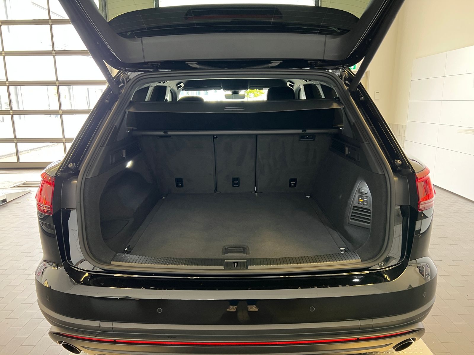 Fahrzeugabbildung Volkswagen Touareg 3.0 TDI 4MOTION *AHK, Luft, Leder, ACC,