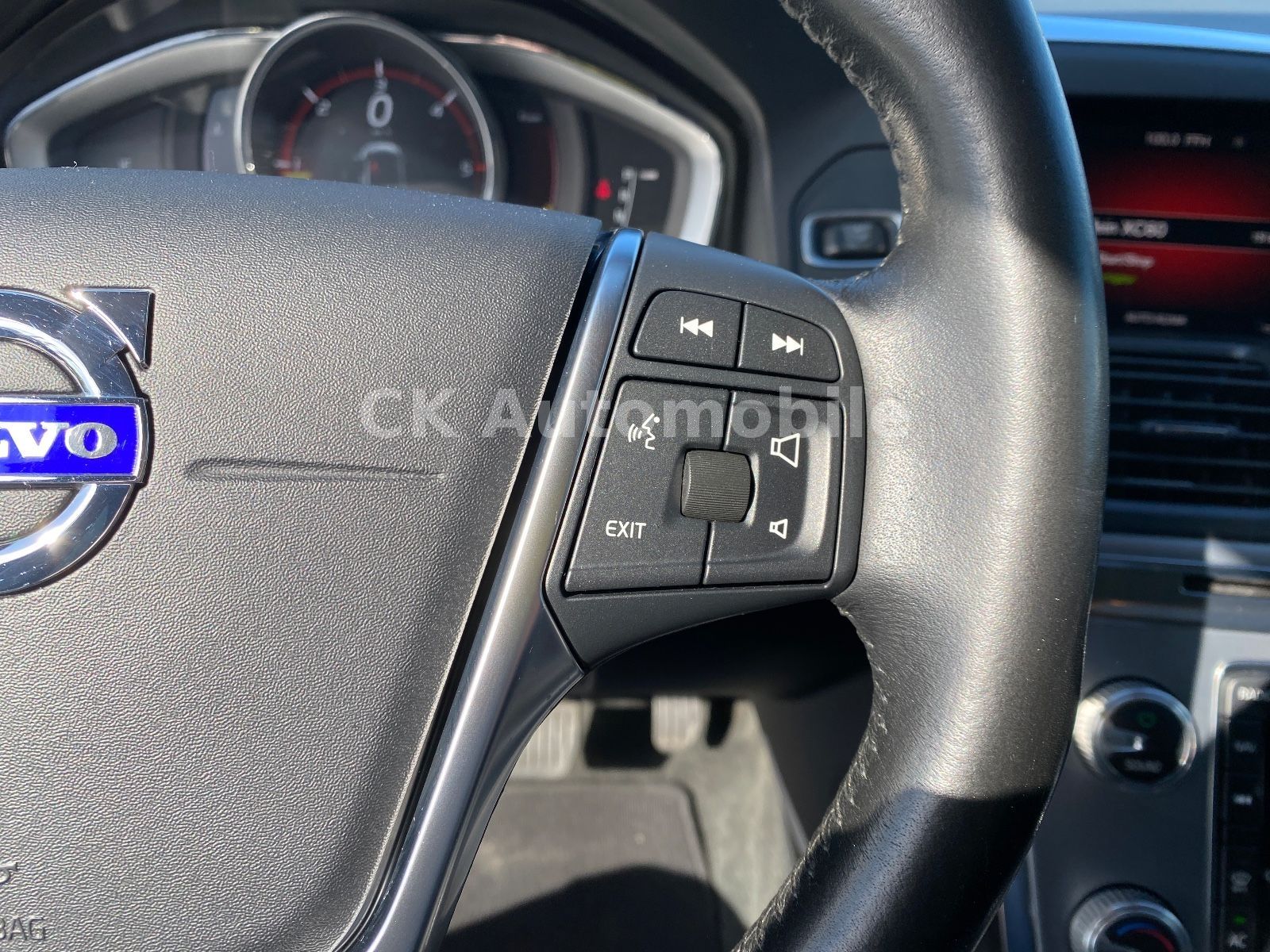 Fahrzeugabbildung Volvo XC60 D3 Summum 2WD/Navi/Leder/Bi-Xenon/PDC/AHK