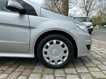 Fahrzeugabbildung Mercedes-Benz B 200 SportsTourer*Bi-Xenon*PDC*1Hand*Scheckheft