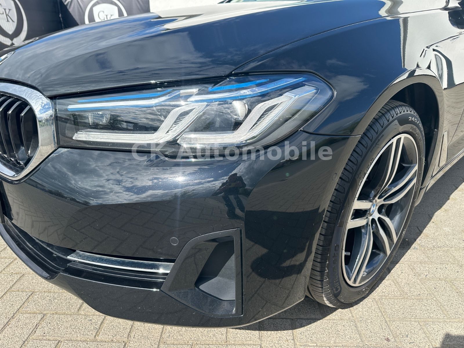 Fahrzeugabbildung BMW 520d Touring/Navi/Laser/Head-Up/Leder/360°/AHK