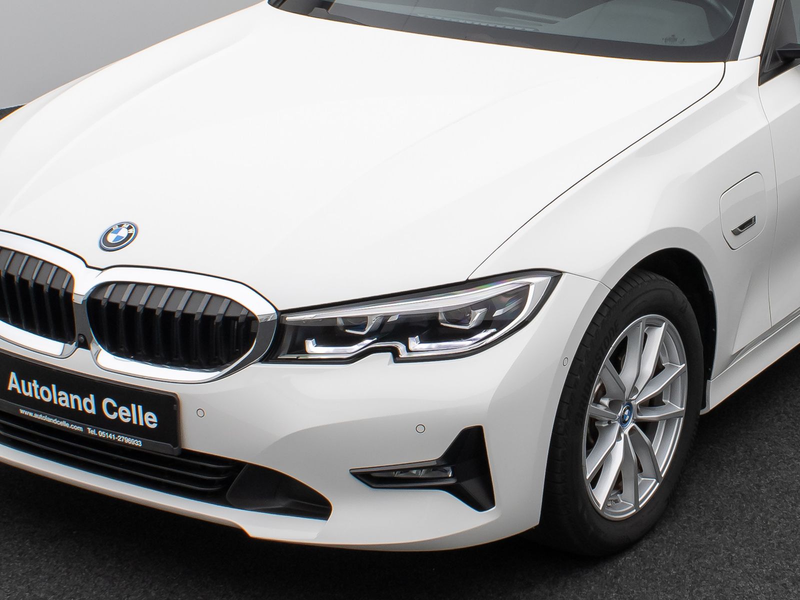 Fahrzeugabbildung BMW 320e 360°DAB WLAN CockPiPro DrivAssis LED Alarm