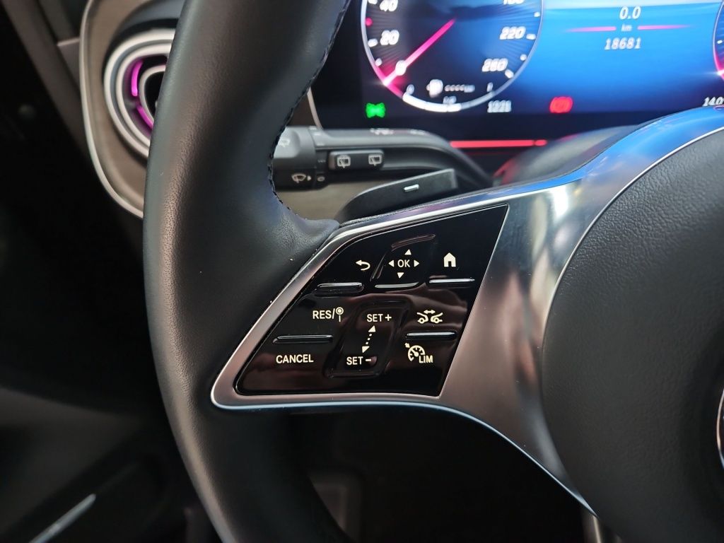 Fahrzeugabbildung Mercedes-Benz V 300 AVG lang 7 Sitze STHZ DISTRONIC AHK SOUND