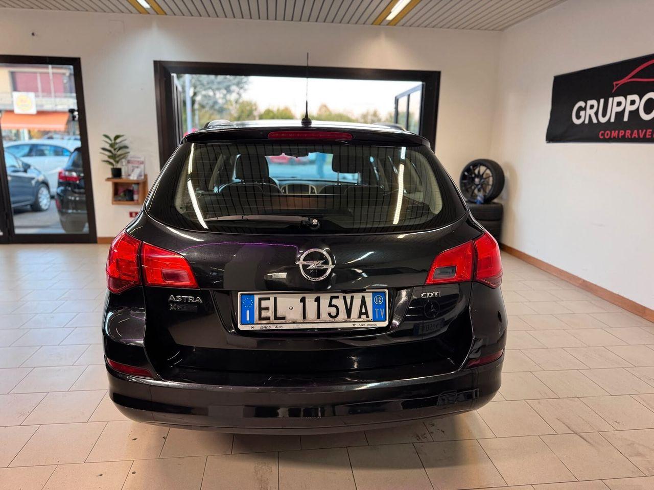 Opel Astra 2012 — photo 6