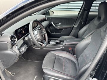 Bild 12 Mercedes-Benz A 180 A180 AMG LED Kamera MBUX PDC Teilleder