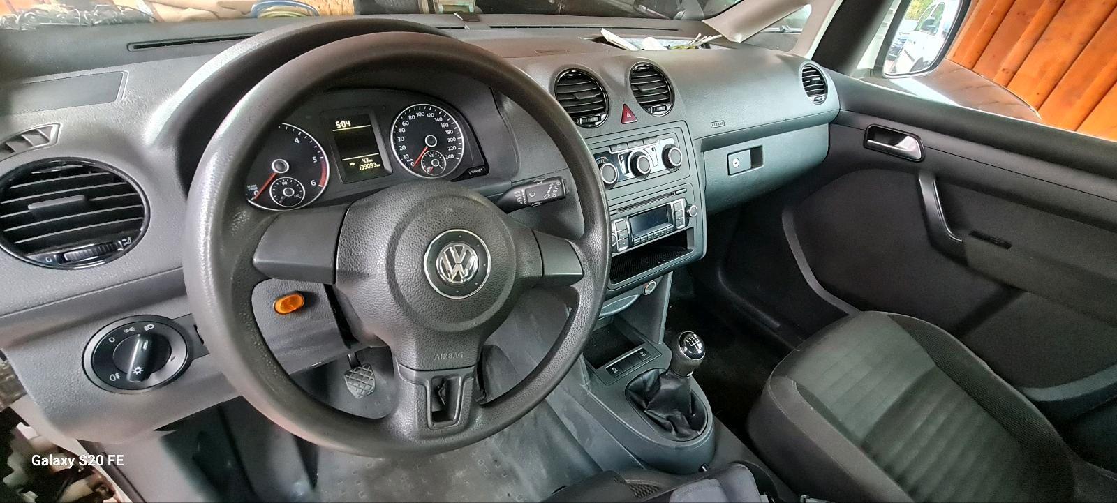 Volkswagen Caddy 2015 — rear view
