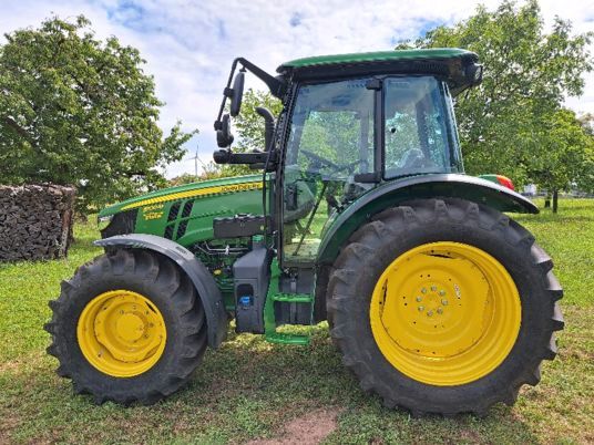 John Deere 5100M