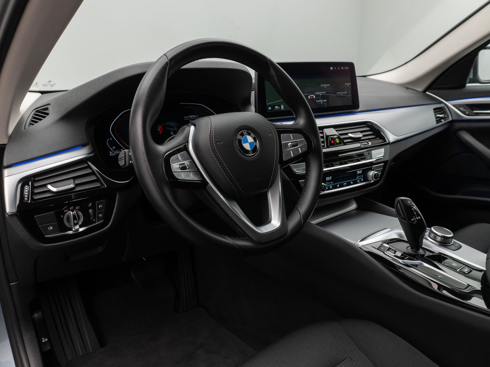 Fahrzeugabbildung BMW 520d Kamera HiFi HUD DAB WLAN Komfort Alarm AHK