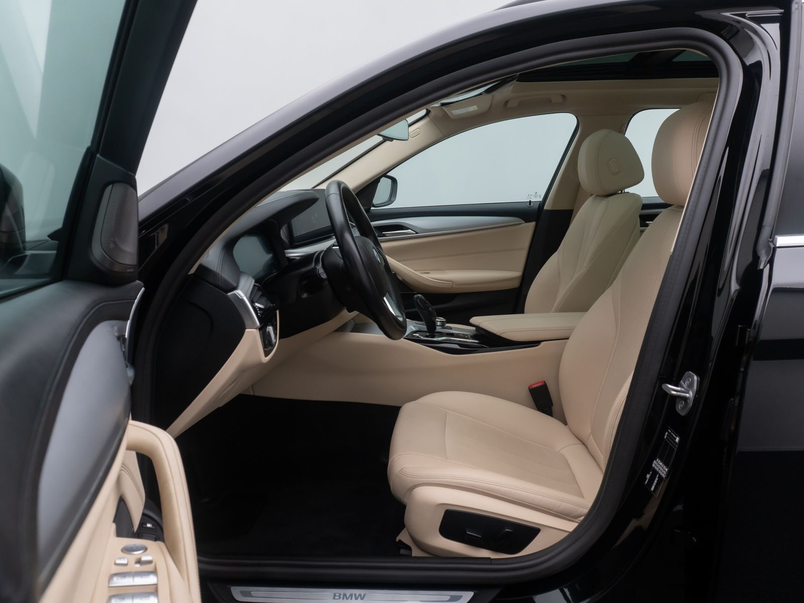 Fahrzeugabbildung BMW 520e Panorama 360°DAB H/K Leder AHK Sport 18Zoll