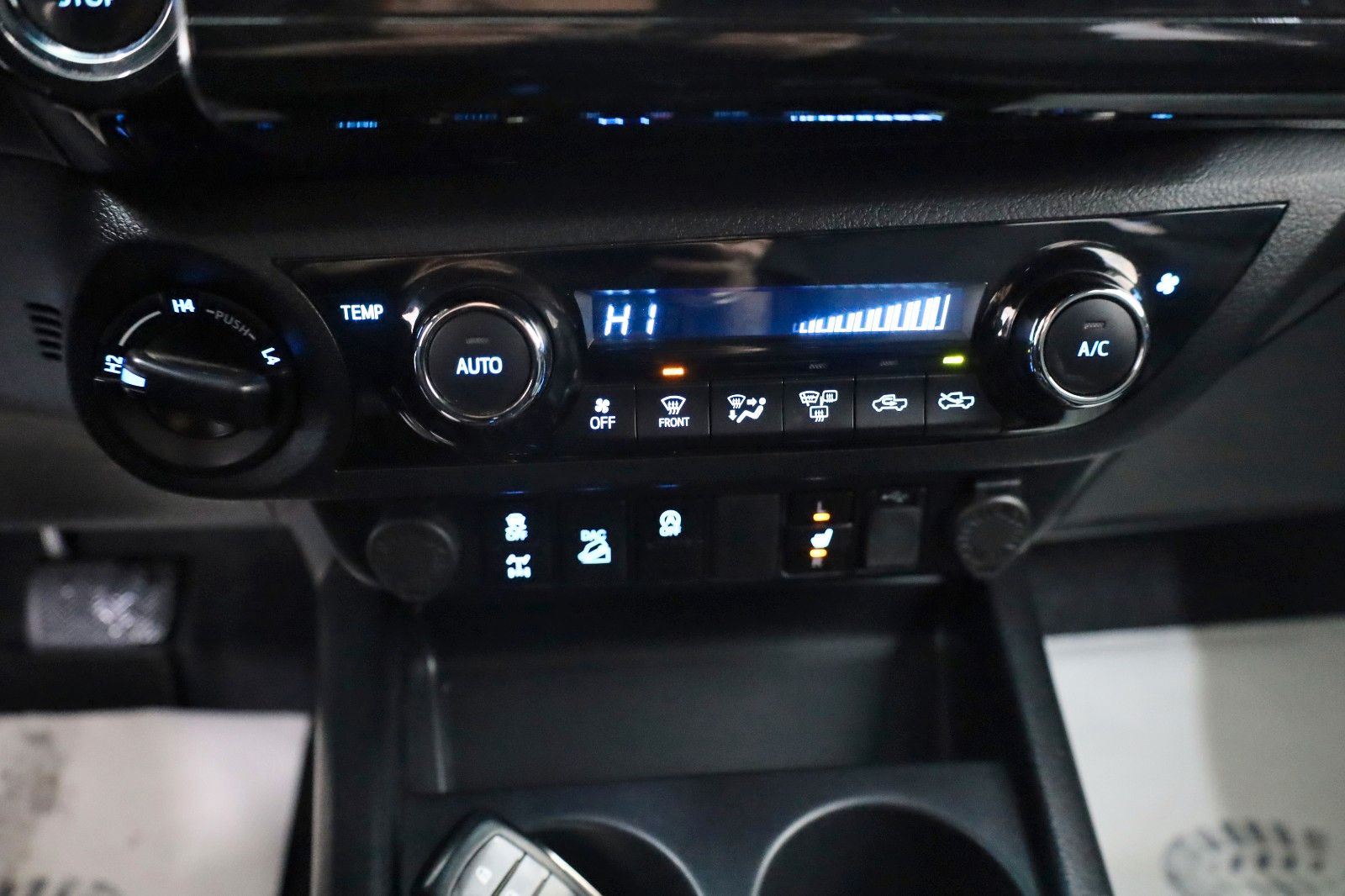 Fahrzeugabbildung Toyota Hilux 2.8 D-4D Invincible 4WD, ACC,JBL Sound,AHK