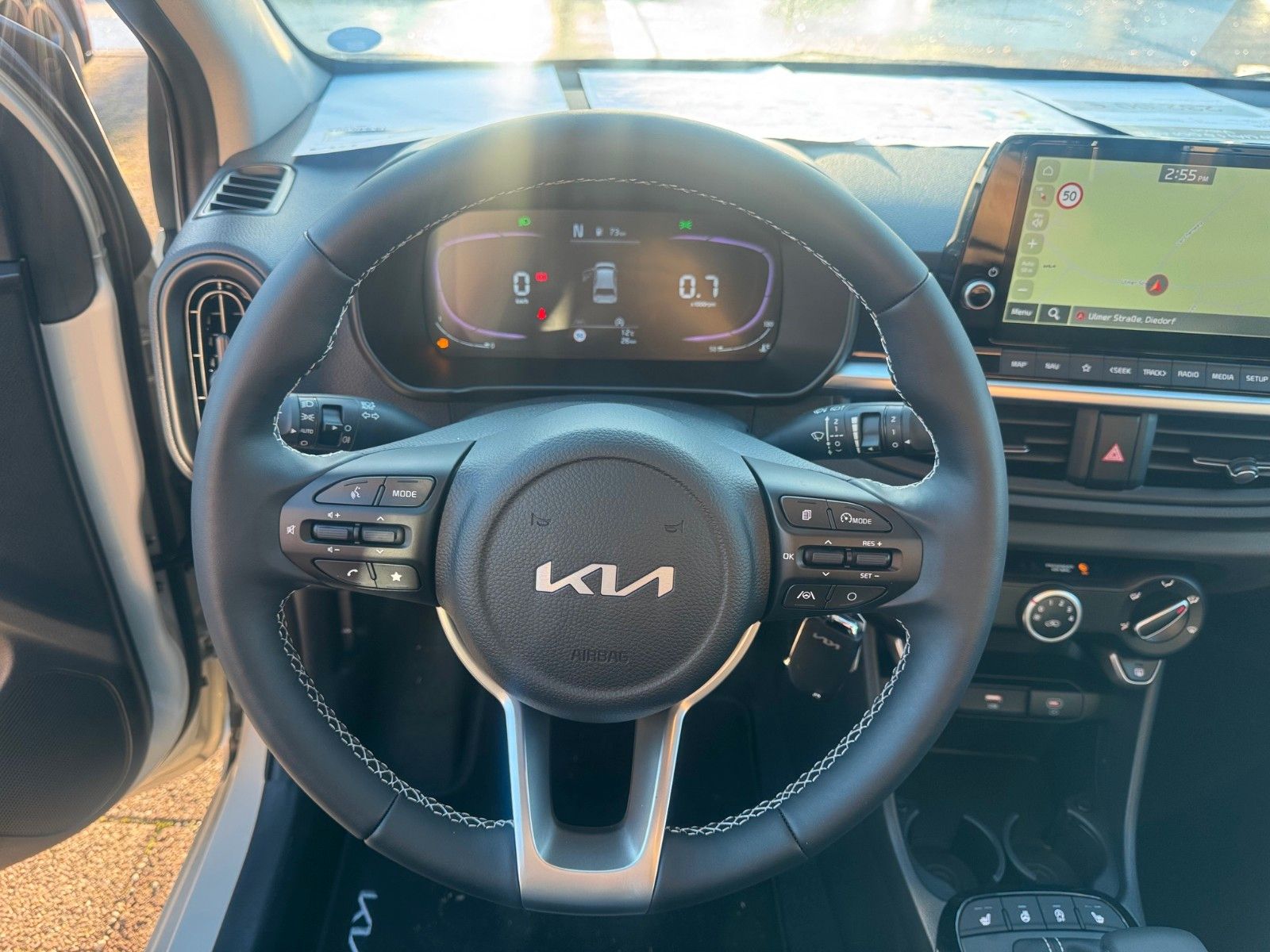 Fahrzeugabbildung Kia Picanto Sitz- Lenkradheizung Kamera PDC Navi