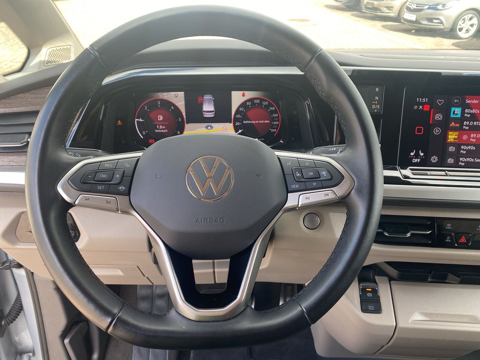 Fahrzeugabbildung Volkswagen T7 Multivan 2.0 TDI DSG Style MATRIX STANDHZG
