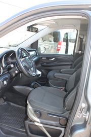 Mercedes V 220 - 6