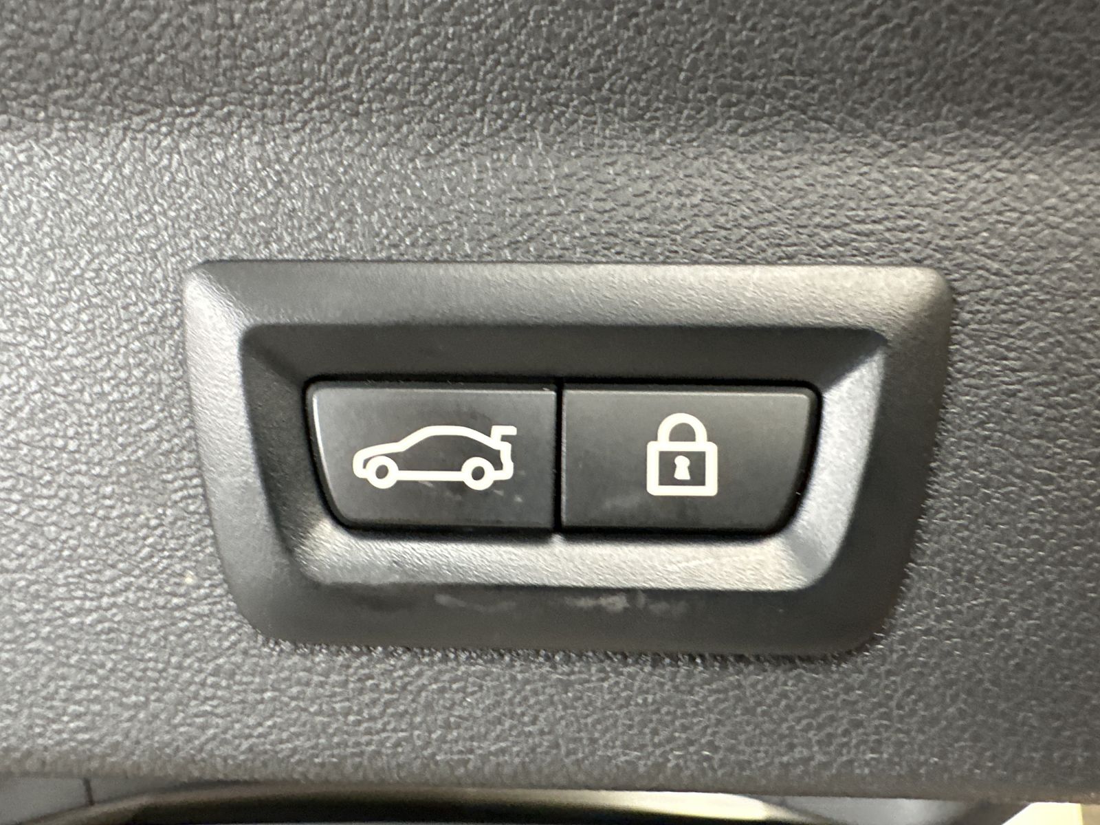 Fahrzeugabbildung BMW X3 xDrive20d NAV+LASER+HEADUP+INDIVIDUAL+20ZOLL