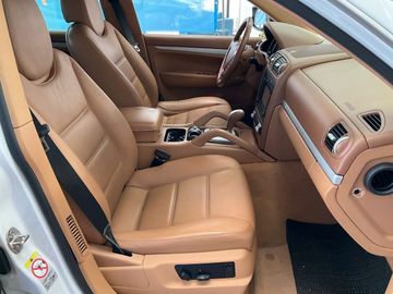 Porsche Cayenne - 6