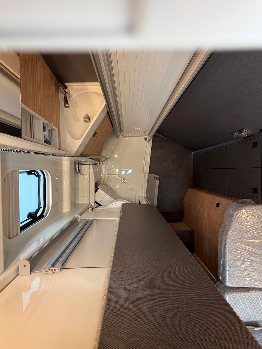 Fahrzeugabbildung Malibu Van first class - two rooms GT skyview 640 LE RB