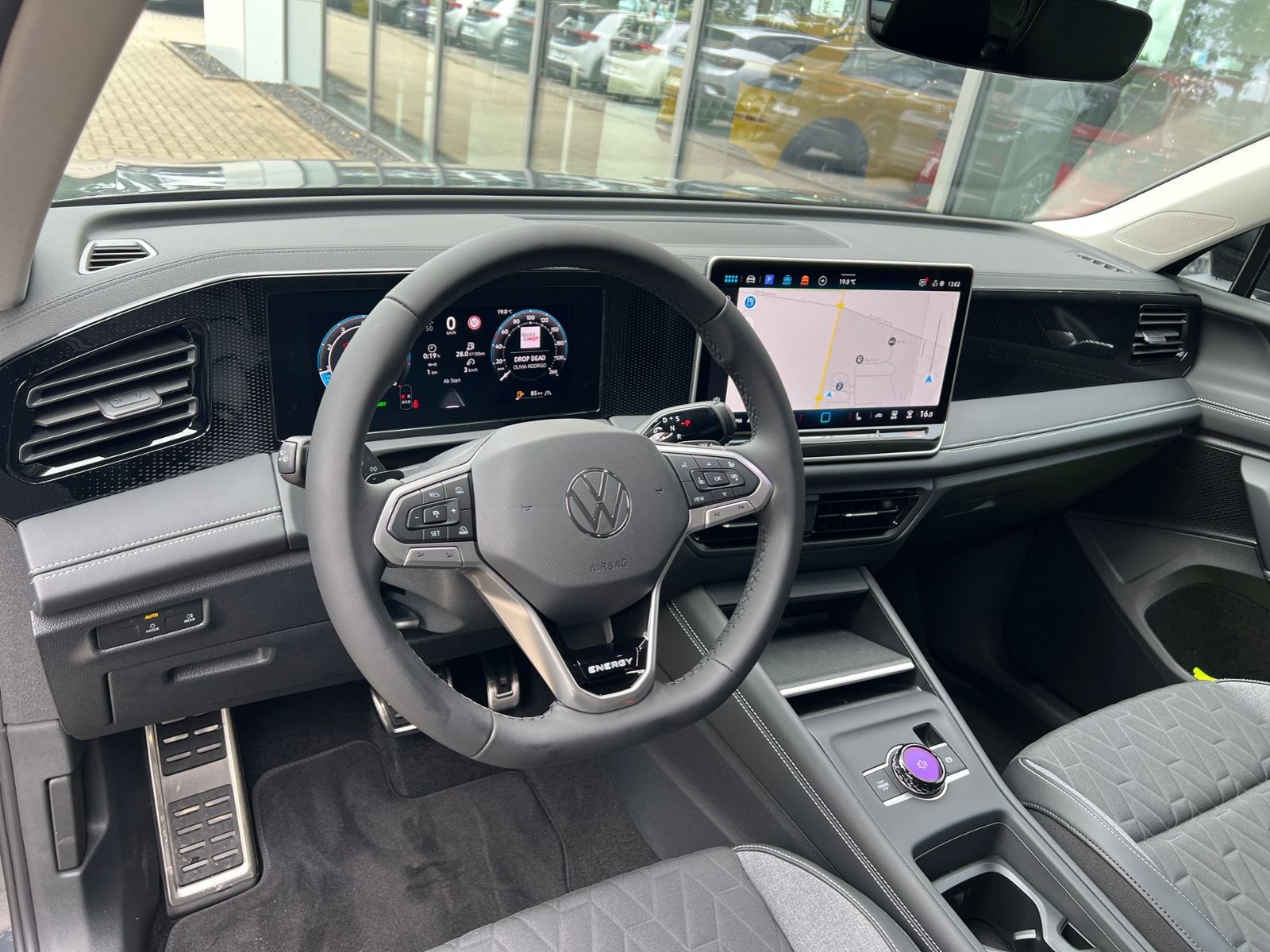 Fahrzeugabbildung Volkswagen Tiguan  ENERGY 1.5 eTSI DSG *AHK, AreaView, Navi