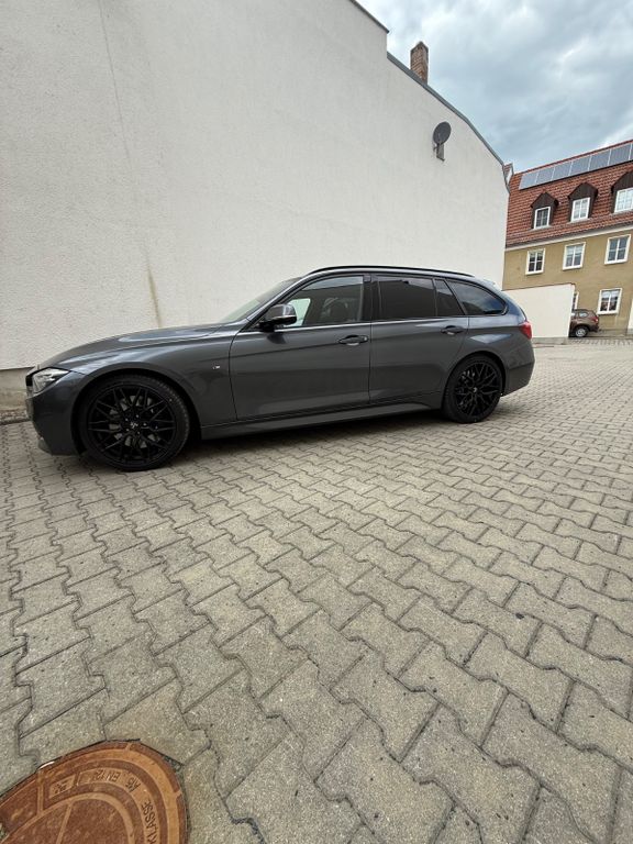 Image of BMW 330