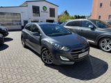 Hyundai i30 blue Passion*NAVI*SHZ*PDC*KAM*TEMP*4S-REIFEN - Hyundai i30 in Bonn