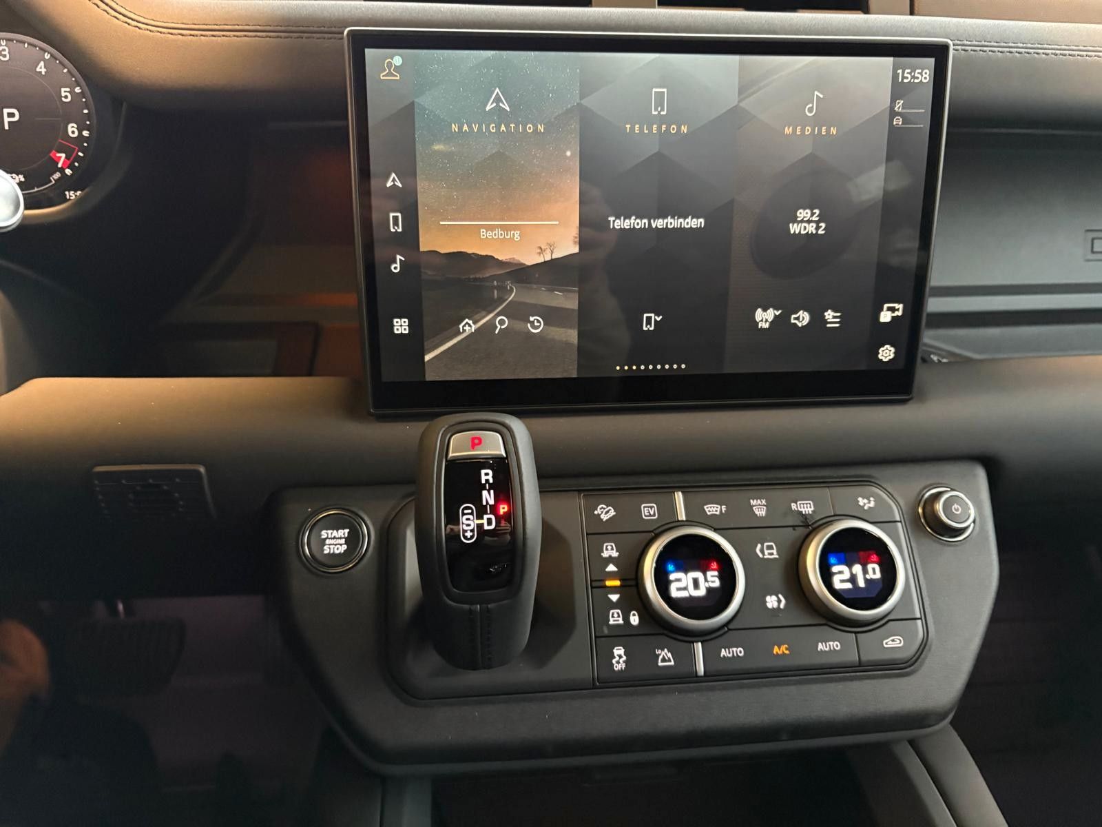 Fahrzeugabbildung Land Rover Defender 110 Hybrid X-Dynamic SE/P 300 E