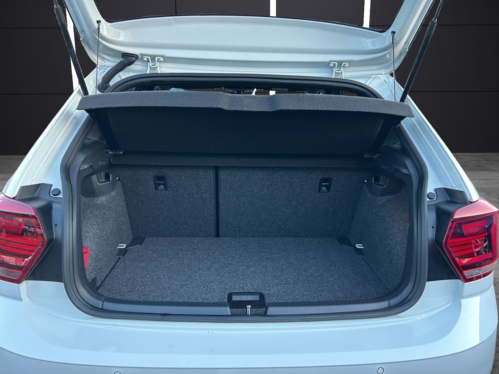 Fahrzeugabbildung Volkswagen Polo Highline TSI DSG LED ACC SH PDC Climatronic