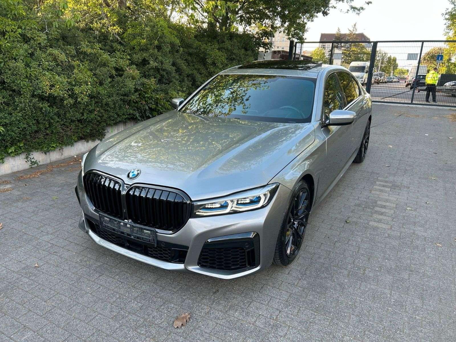 BMW 740 Li/M-PAKET/20 /PANO/HUD/DIST/MASS/H K/VOLL