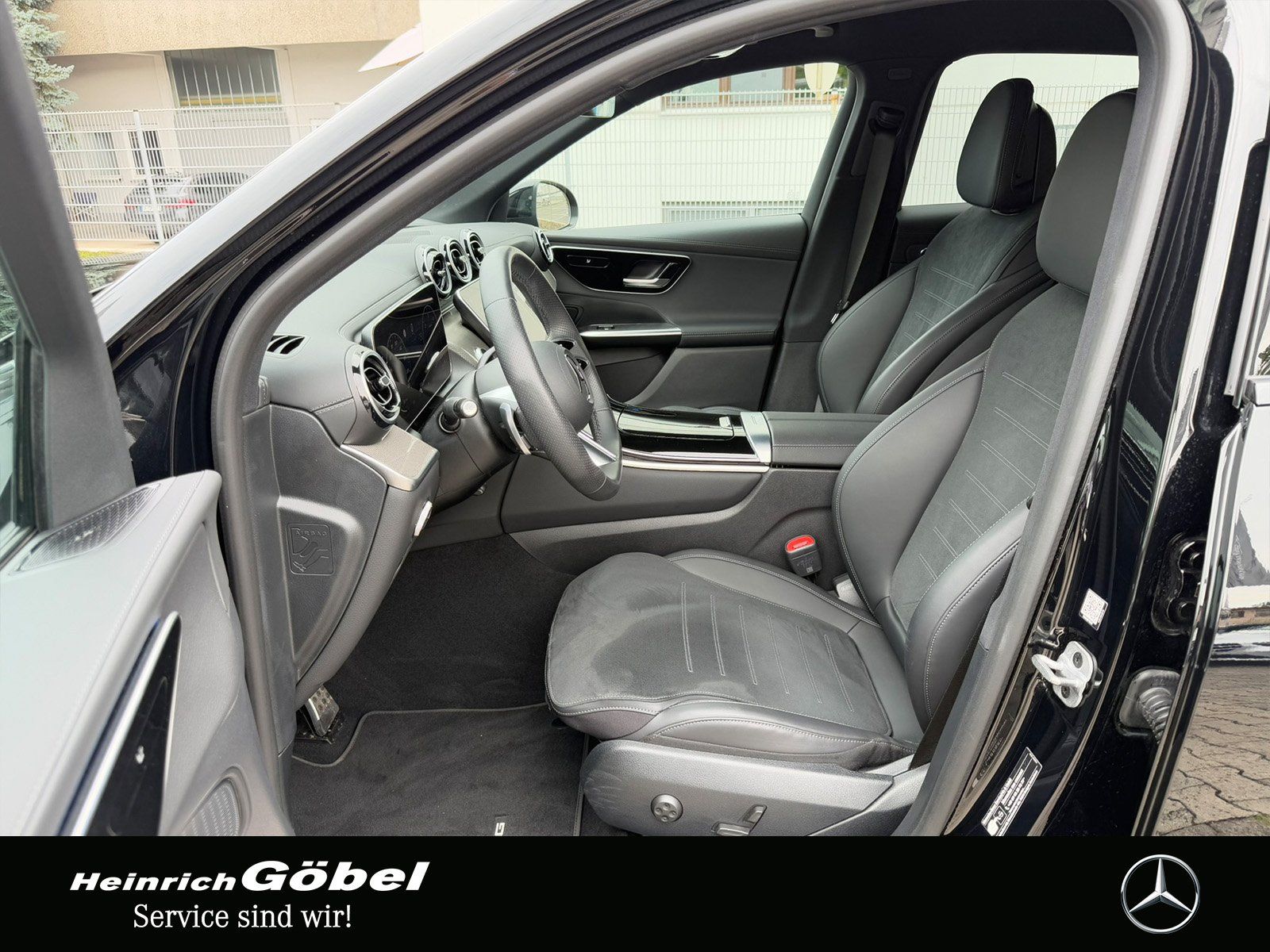 Fahrzeugabbildung Mercedes-Benz GLC 220 d 4M AMG*DISTRONIC*AHK*NIGHT-PAKET*KAMER