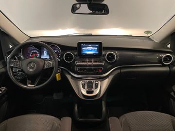 Mercedes V 220 - 12