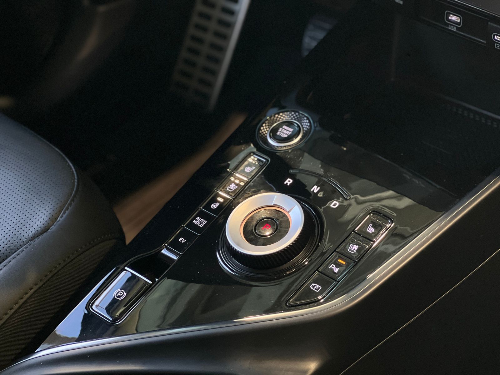Fahrzeugabbildung Kia Niro Spirit PHEV Relax-Pack Tech-Pack HUD H&K