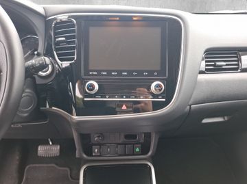 Mitsubishi Outlander 2.4 PHEV Basis Kam.+KeyLess+SHZ+LM+PDC