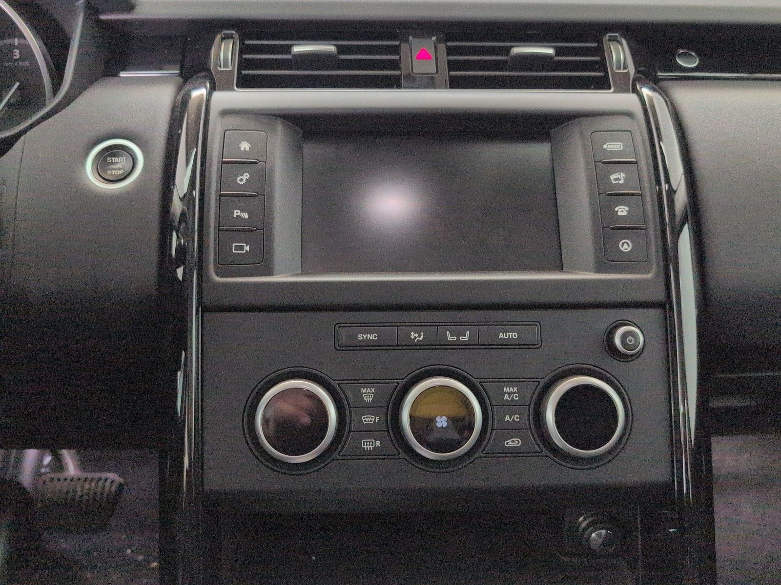 Fahrzeugabbildung Land Rover Discovery 5 2.0 TD4 SE * Leder * AHK * Navi*