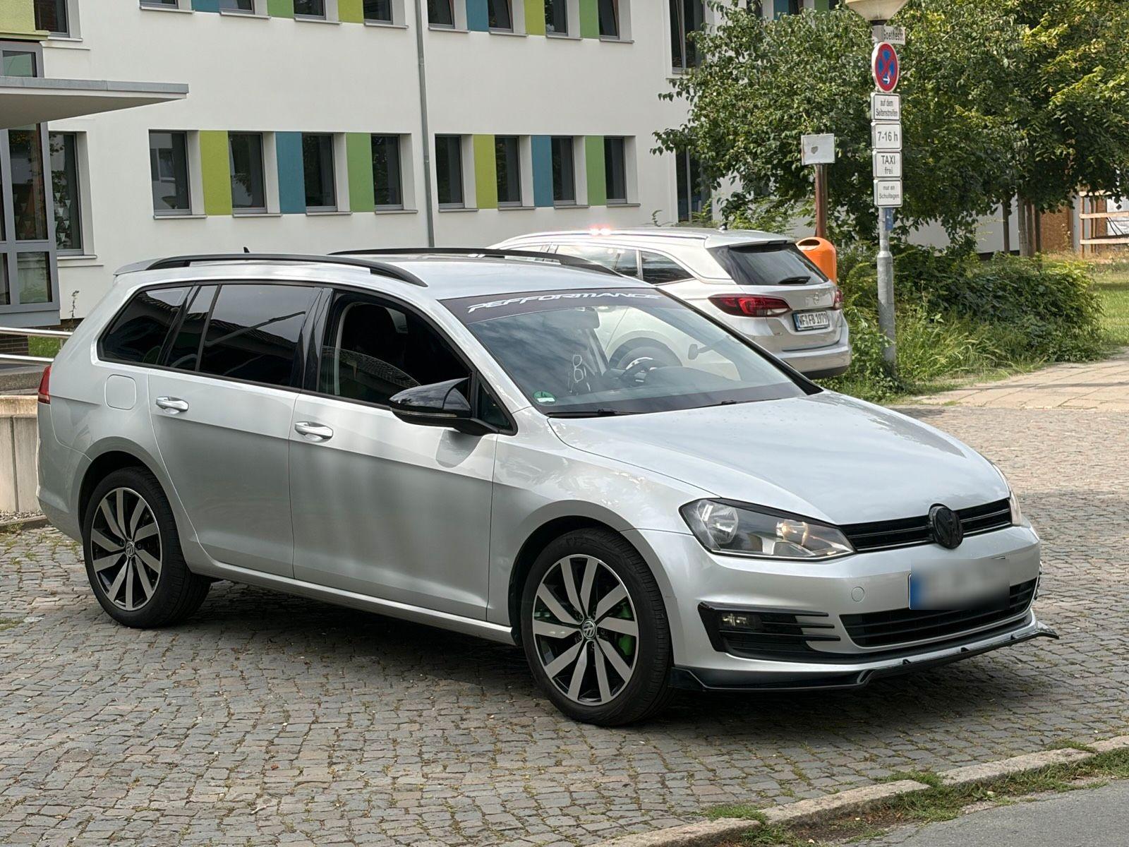 Volkswagen Golf 2014 — вигляд ззаду