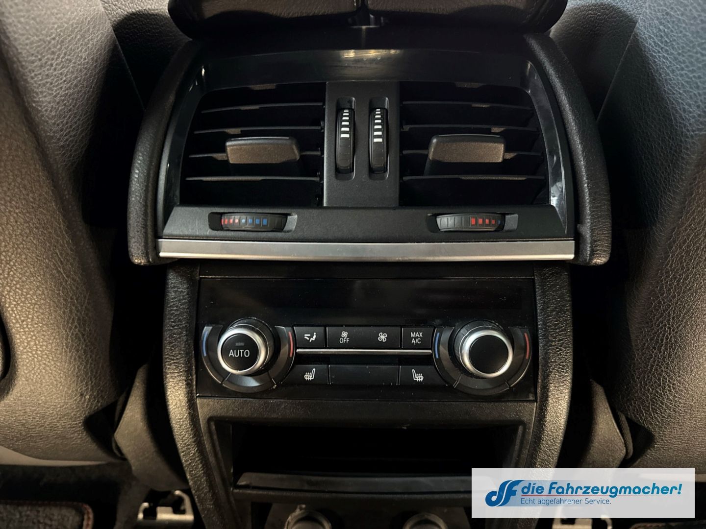 Fahrzeugabbildung BMW X6 xDrive 50 i M-Paket Sportpaket Navi Leder *EX