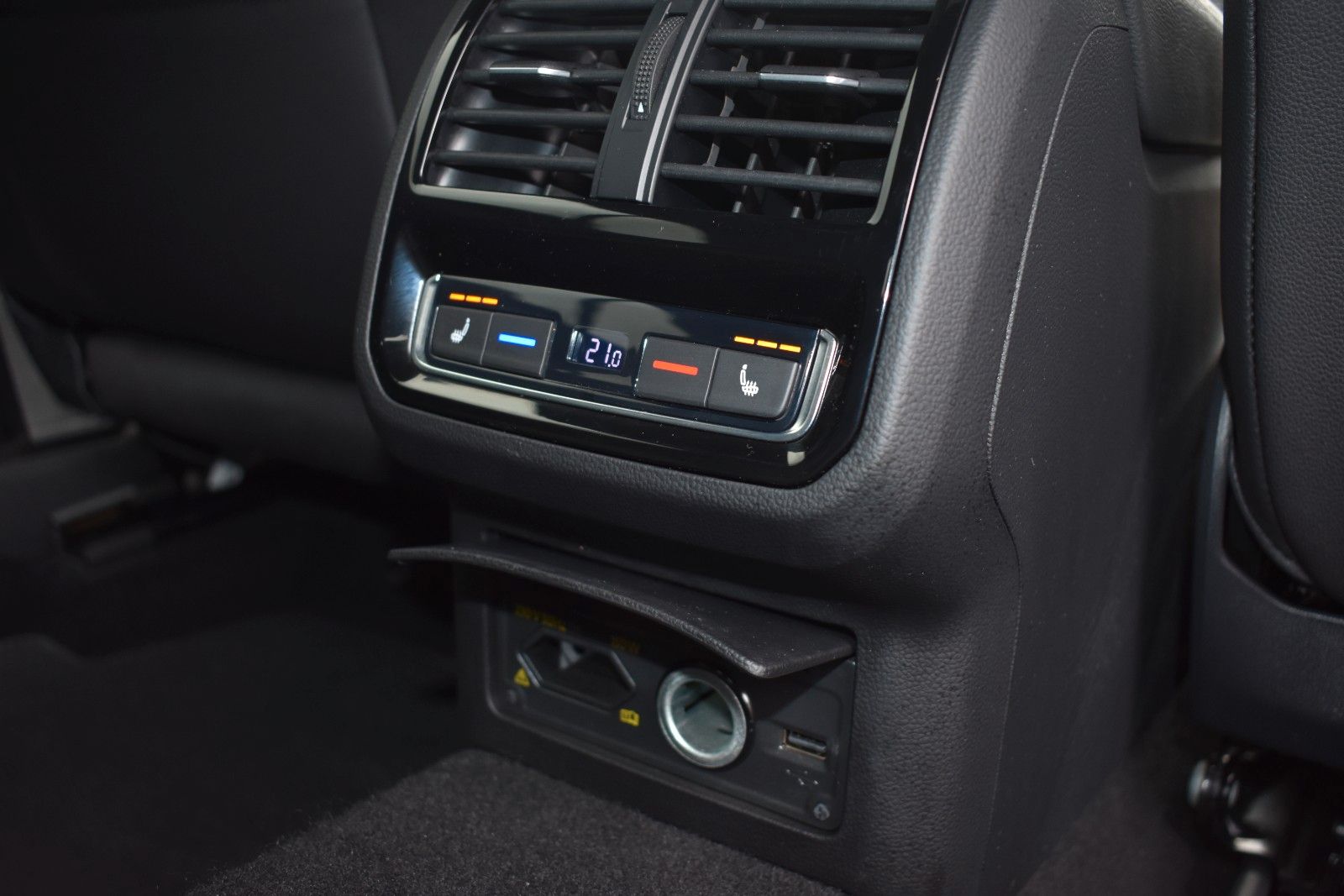 Fahrzeugabbildung Volkswagen Arteon R-Line 4Motion PANO/AHK/STH/MASAGE/DYNAUD