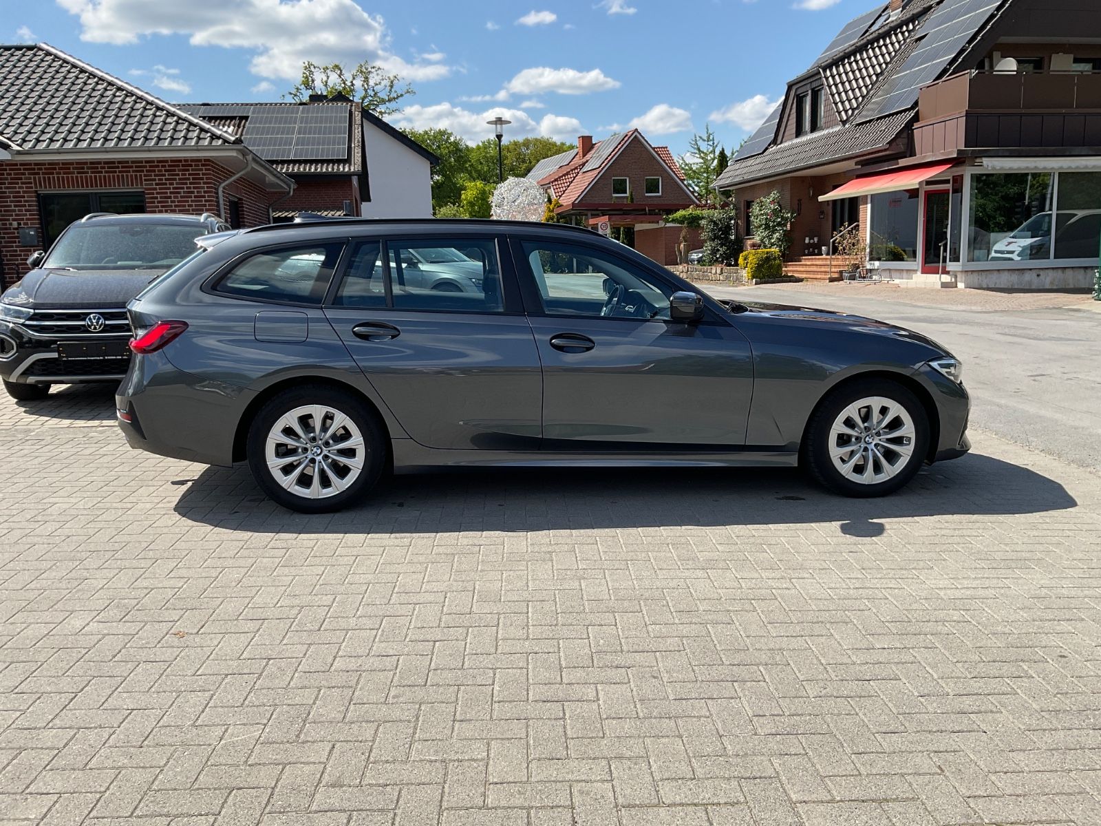 Fahrzeugabbildung BMW 320d xDrive Touring,AHK,LED,Navi,VirtualCockpit