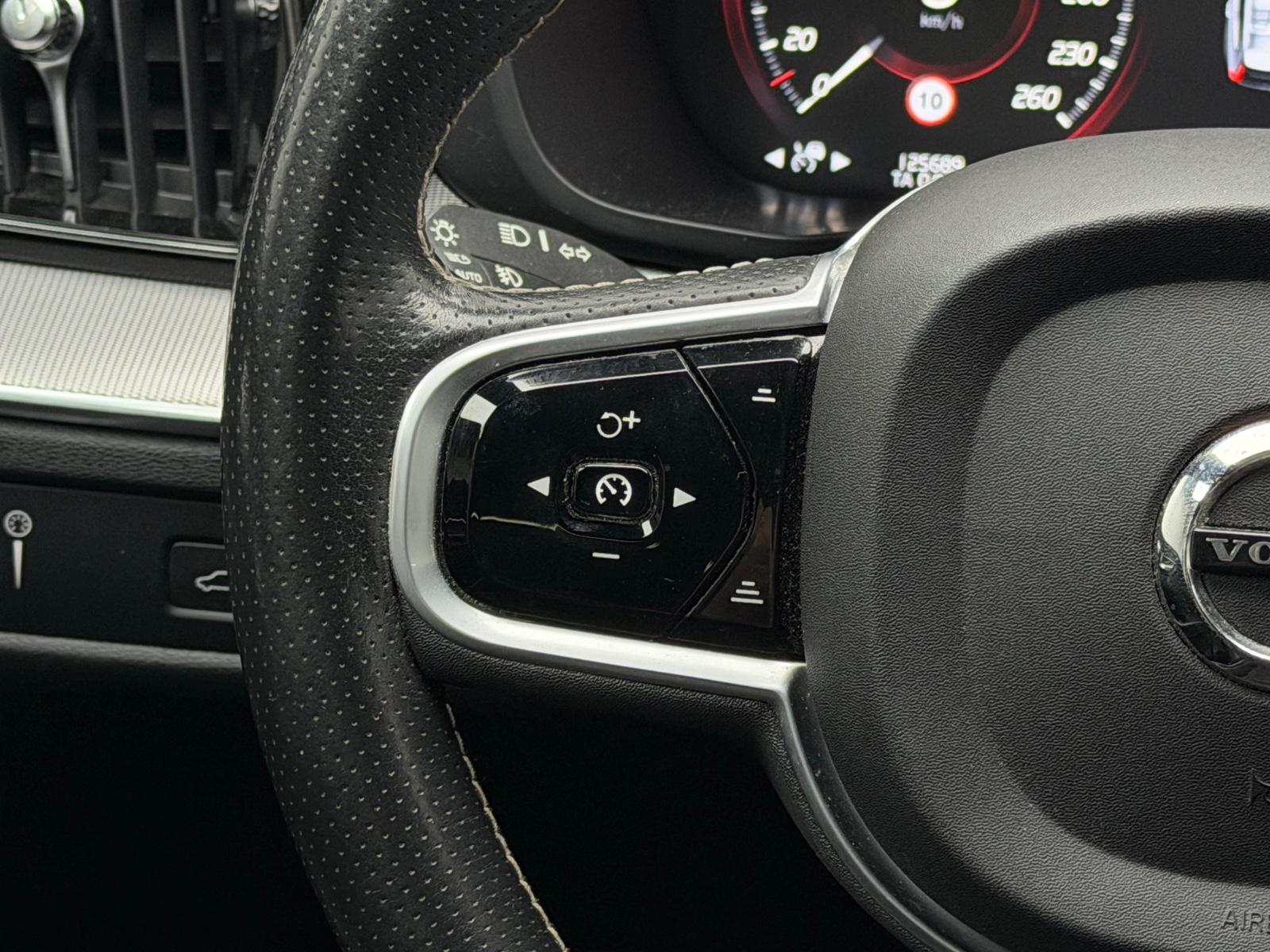 Volvo XC60 D5 AWD R-Design AHK 3D-NAVI Intel Sport
